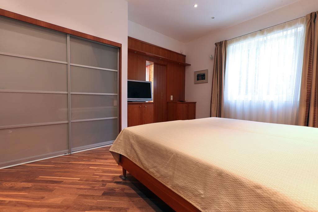 Apartment-oberlaa *